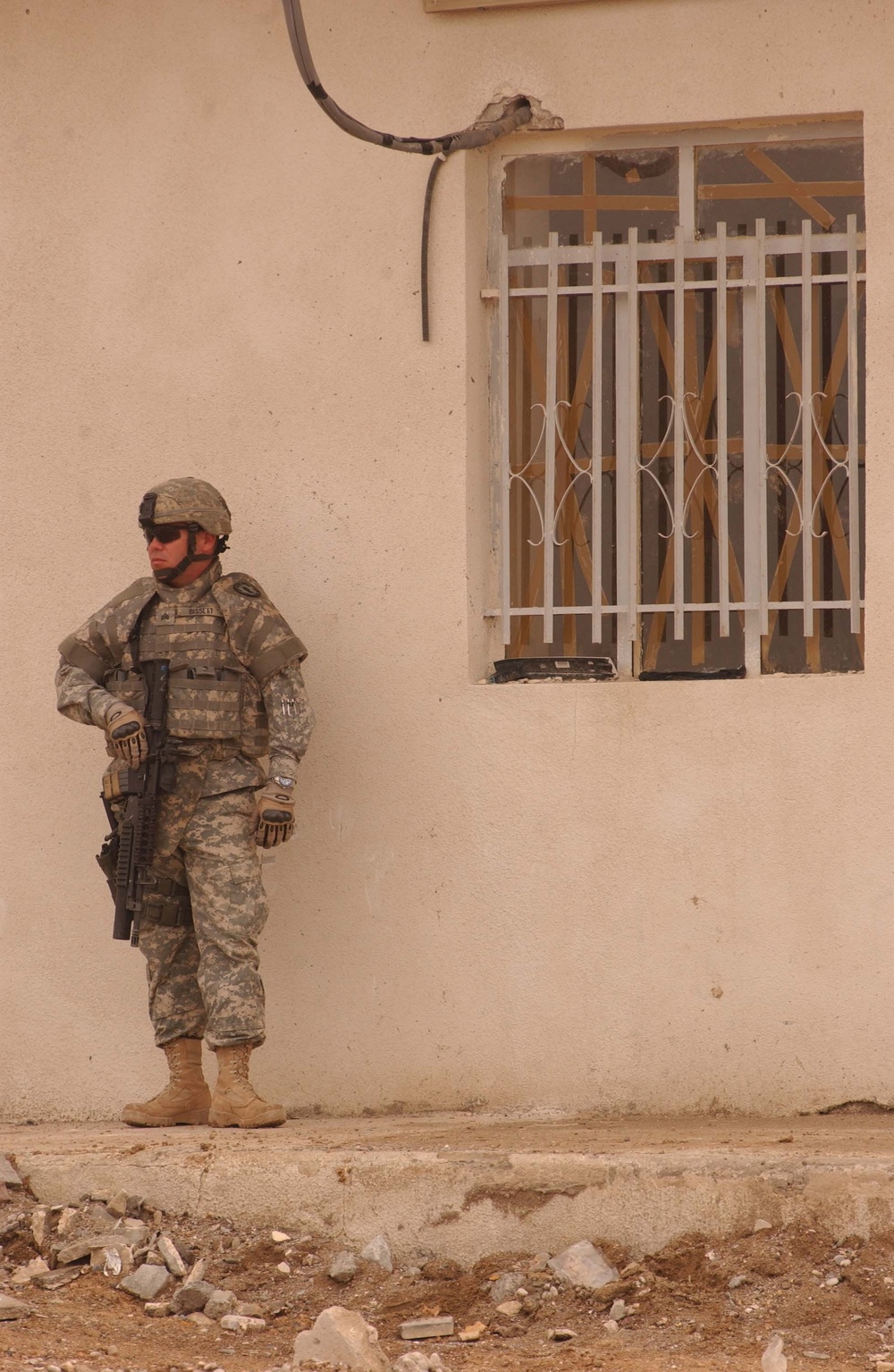 53rd Inf. Bde. Soldier guards Iraqi police station