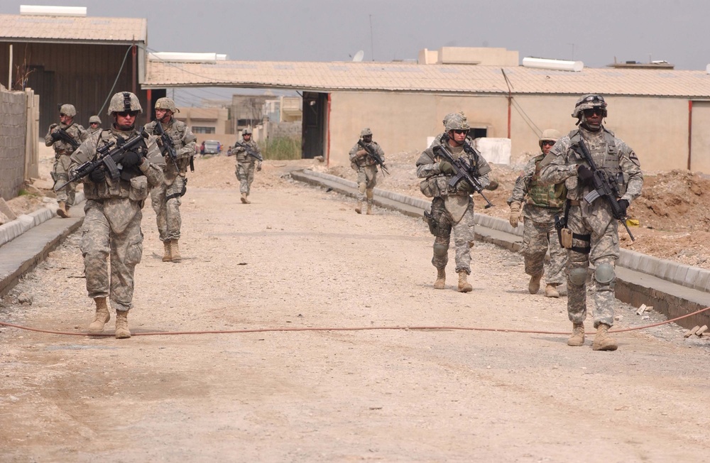 U.S. Army Soldiers patrol neighborhood in Mosul