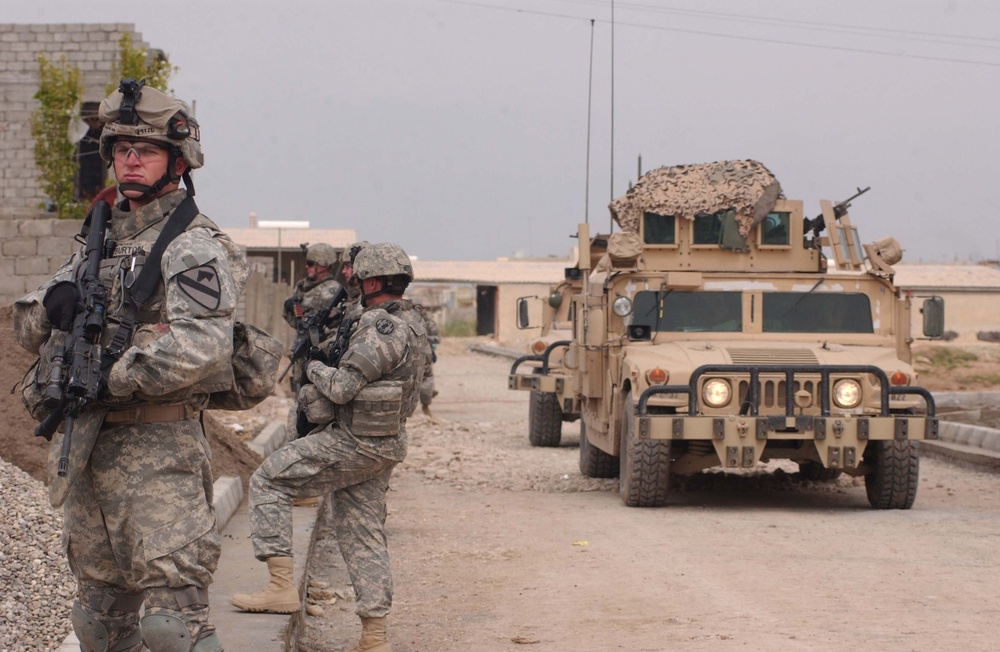 U.S. Army Soldiers patrol neighborhood in Mosul