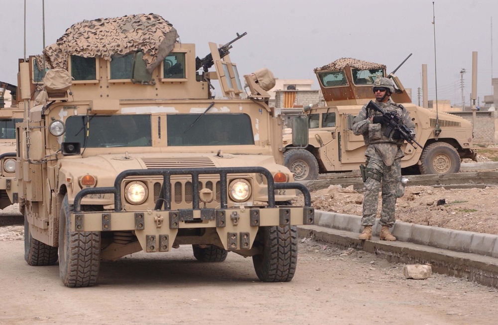 U.S. Army Soldiers patrol neighborhood in Mosul
