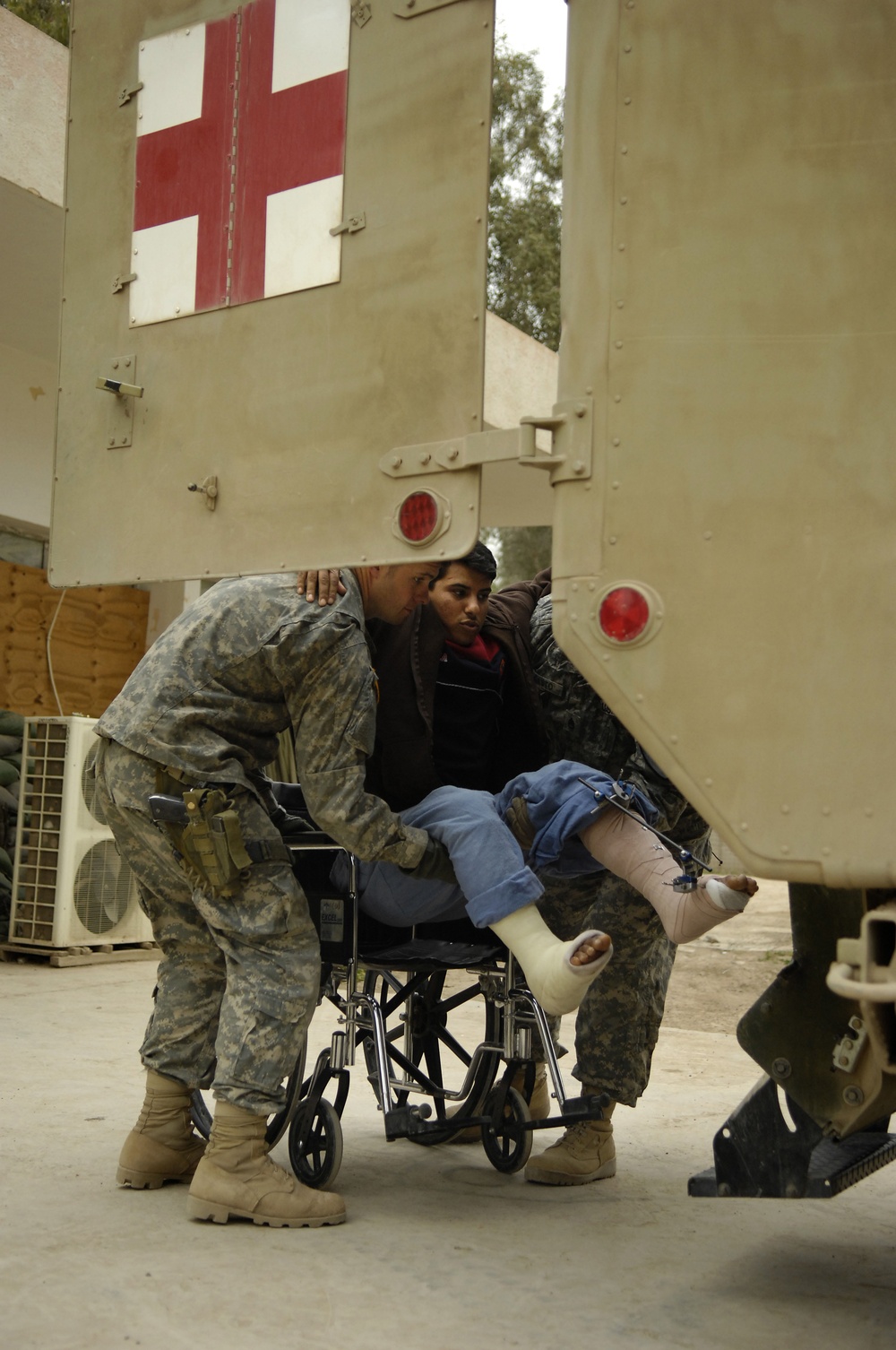 6th Squadron, 9th U.S. Cavalry Soldiers patrol, build in Shakarat