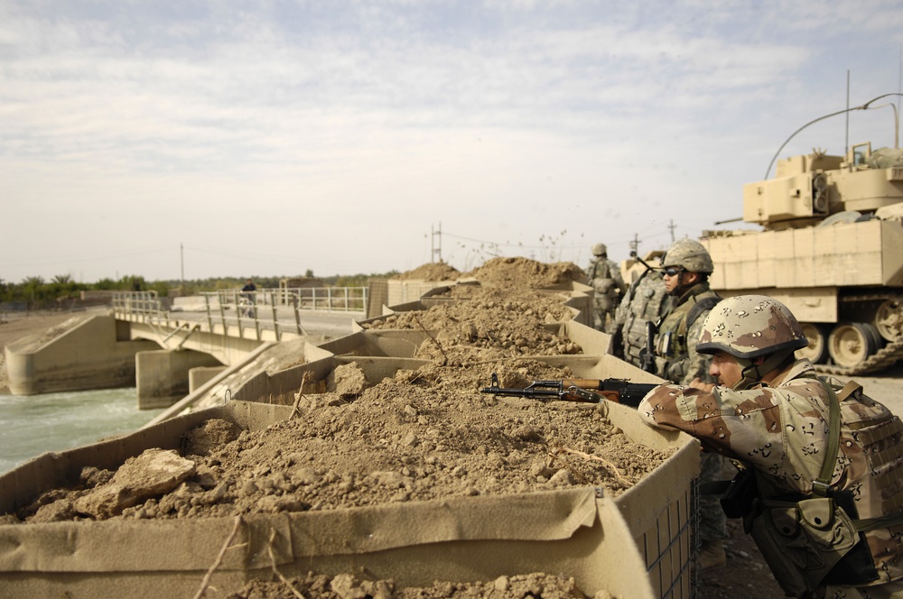 6th Squadron, 9th U.S. Cavalry Soldiers patrol, build in Shakarat