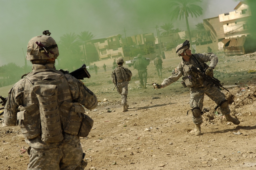 U.S. Soldiers, Iraqi police clear Palm Groves near Diyala River