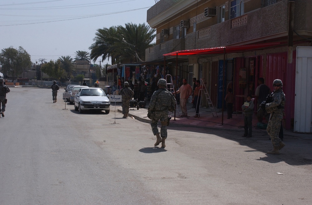 2-16th Infantry patrols Mashtal area of Baghdad