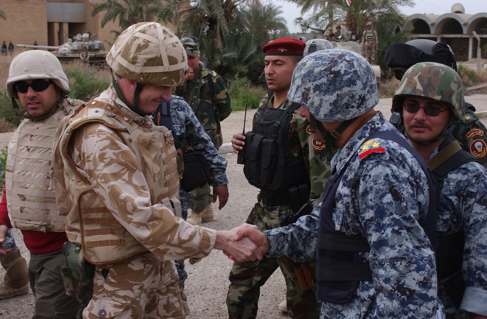 Deputy Commander for MNC-I visits Joint Security Station in the Salman Pak