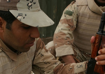 Iraqi soldiers train at Iraqi Army School of Infantry