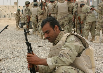 Iraqi soldiers train at Iraqi Army School of Infantry