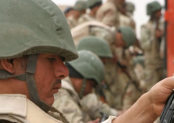 Iraqi Soldiers train at Iraqi School of Infantry
