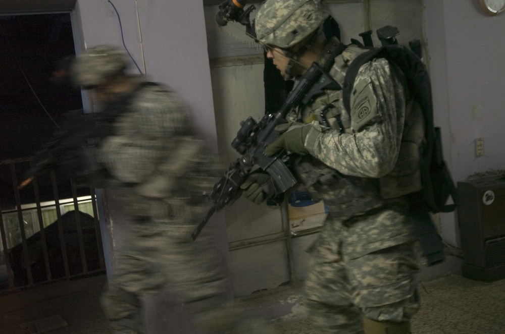 Paratroopers in Adhamiyah use brains over brawn