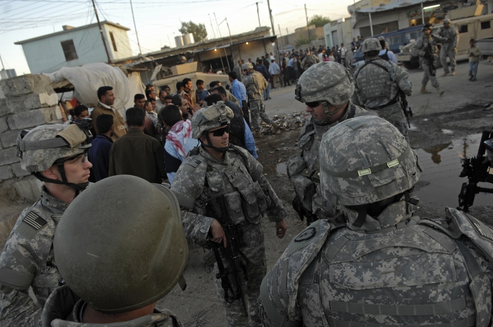 Soldiers re-supply Alzab