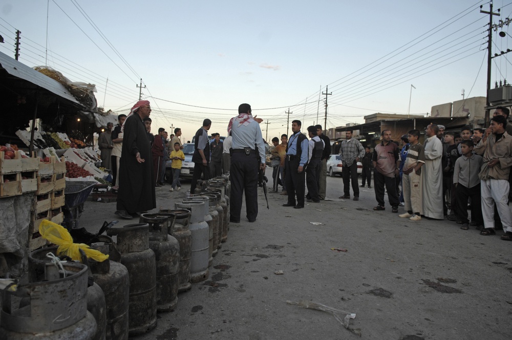 Soldiers re-supply Alzab