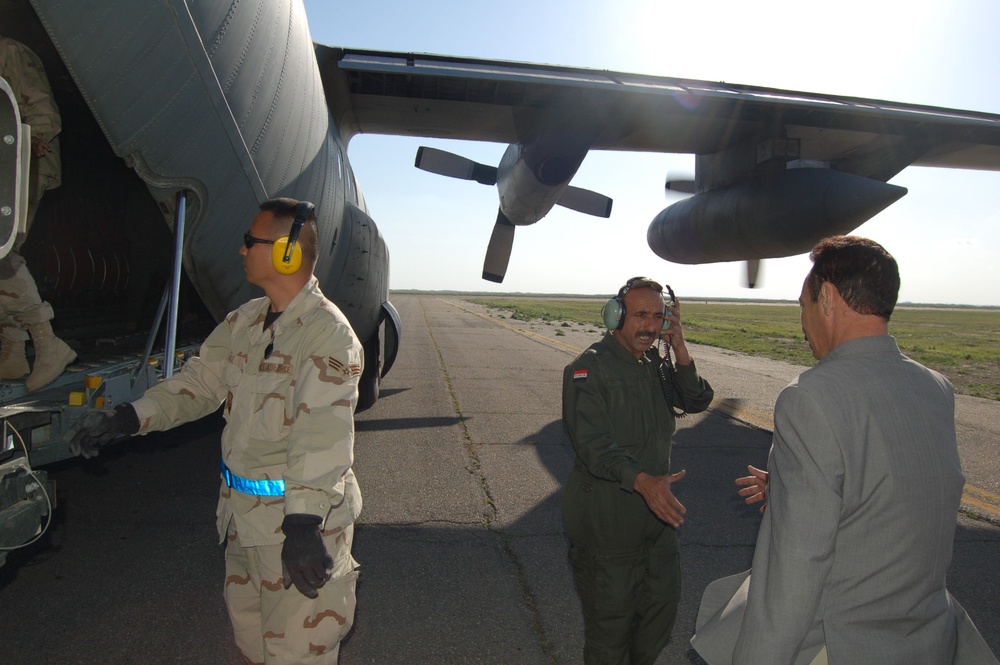 Iraqi Air Force delivers supplies to Tal Afar