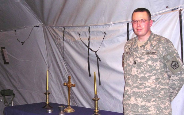 Chaplain invents Portable Chapel Kit