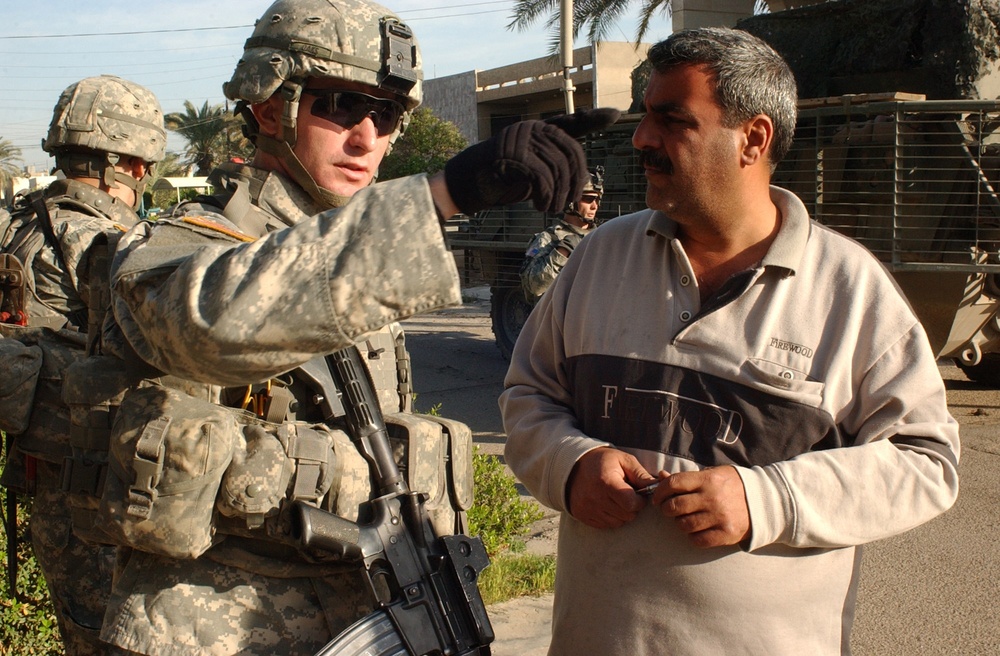 U.S., Iraqi Soldiers Search Mansour