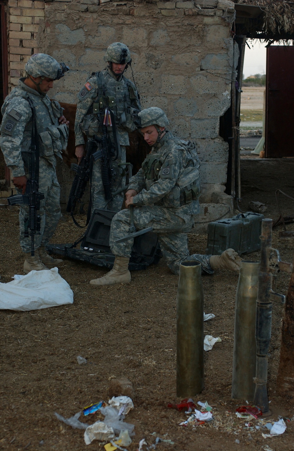 Soldiers search for weapons caches