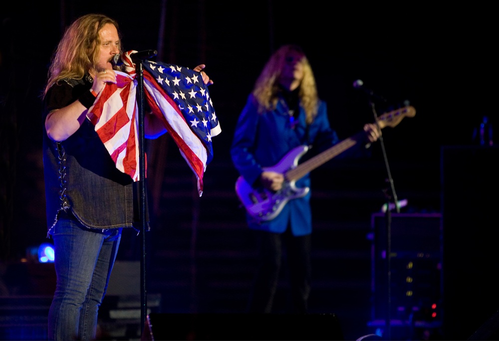 Lynyrd Skynyrd Shows Their Appreciation