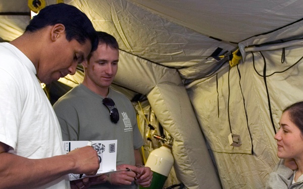 New Orleans Saints QB Drew Brees headlines NFL players visit to Kuwait