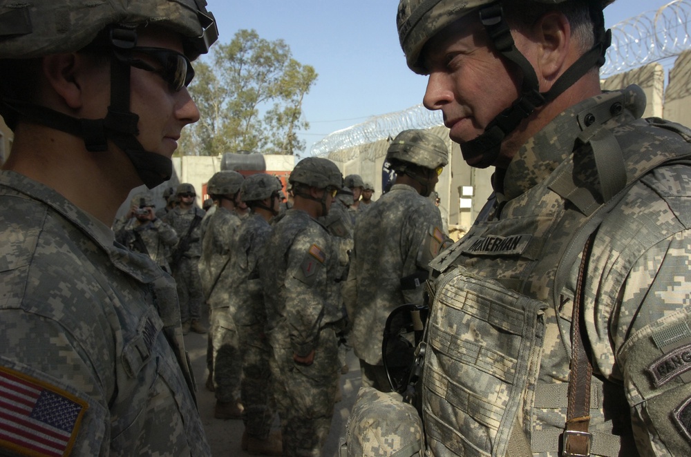 U.S. Army Europe general meets with German-based troops in Baghdad