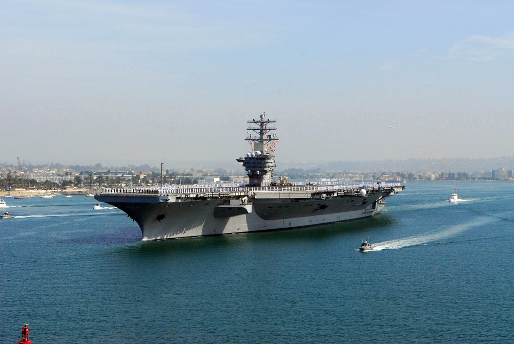 Nimitz departs for Persian Gulf