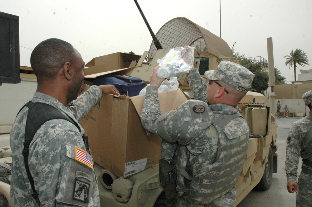 Soldier Donates to Wounded Soldiers at CSH