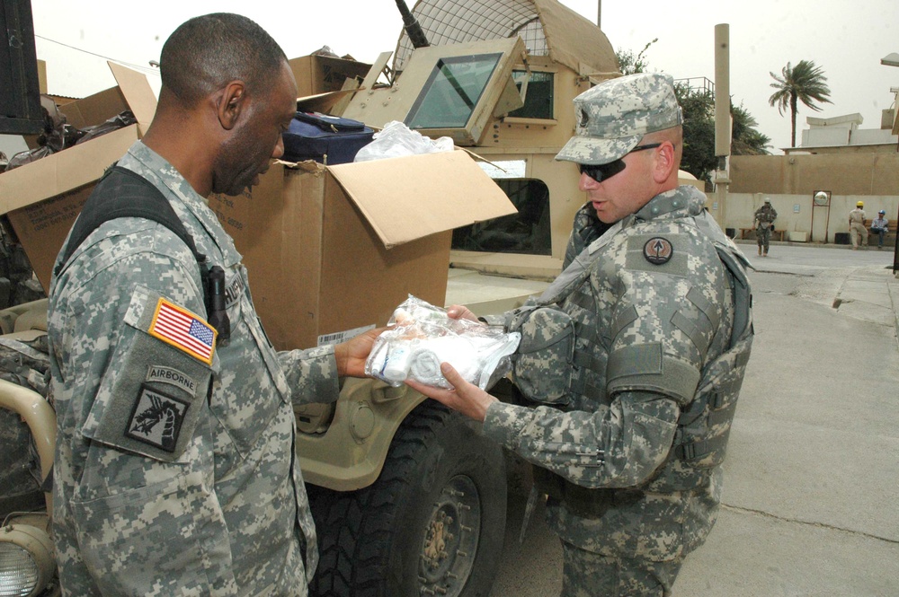 Soldier Donates to Wounded Soldiers at CSH