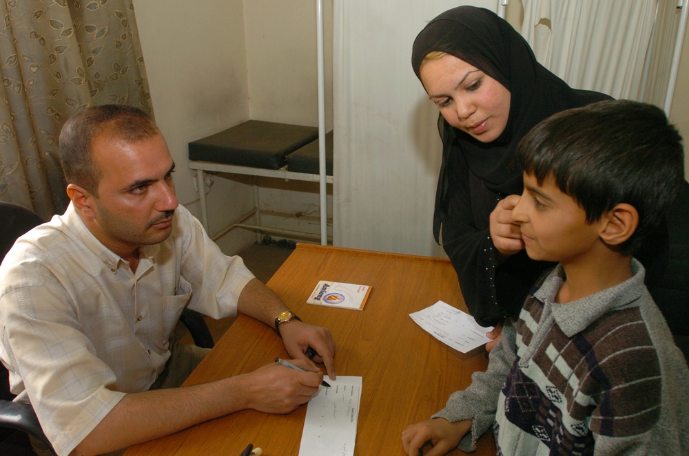 Karkh doctors hold medical mission in Haifa St. clinic