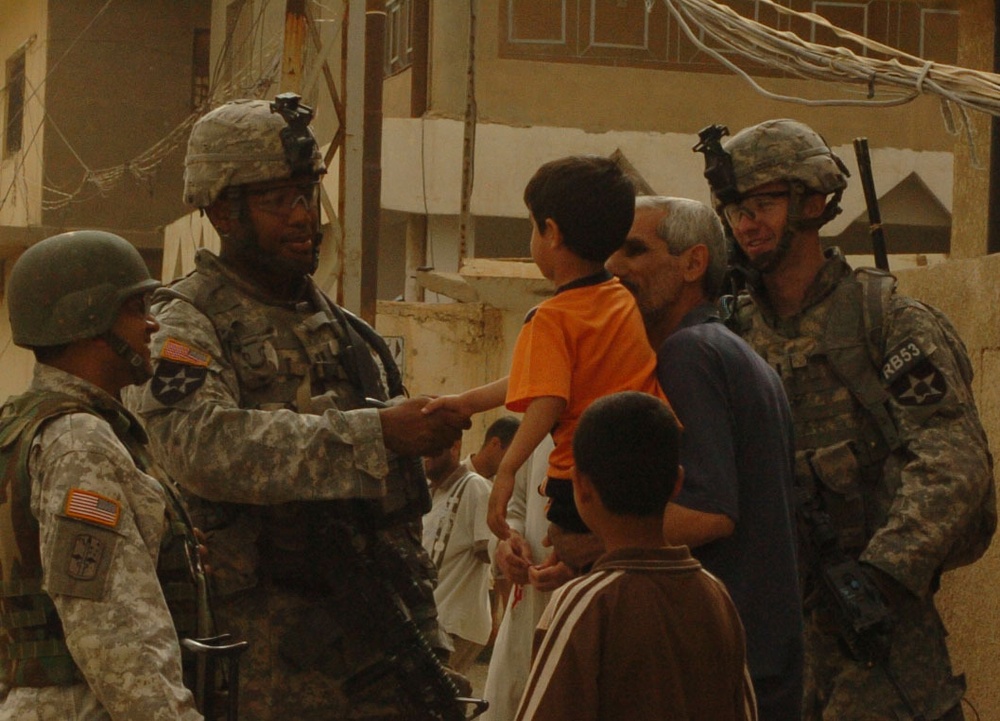 Stryker Soldiers, Iraqi army clear Baquba neighborhood