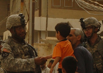 Stryker Soldiers, Iraqi army clear Baquba neighborhood