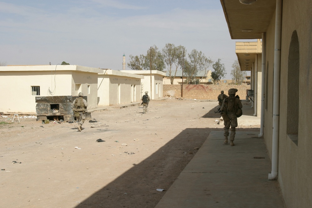 Marines Patrol Ar Rutbah