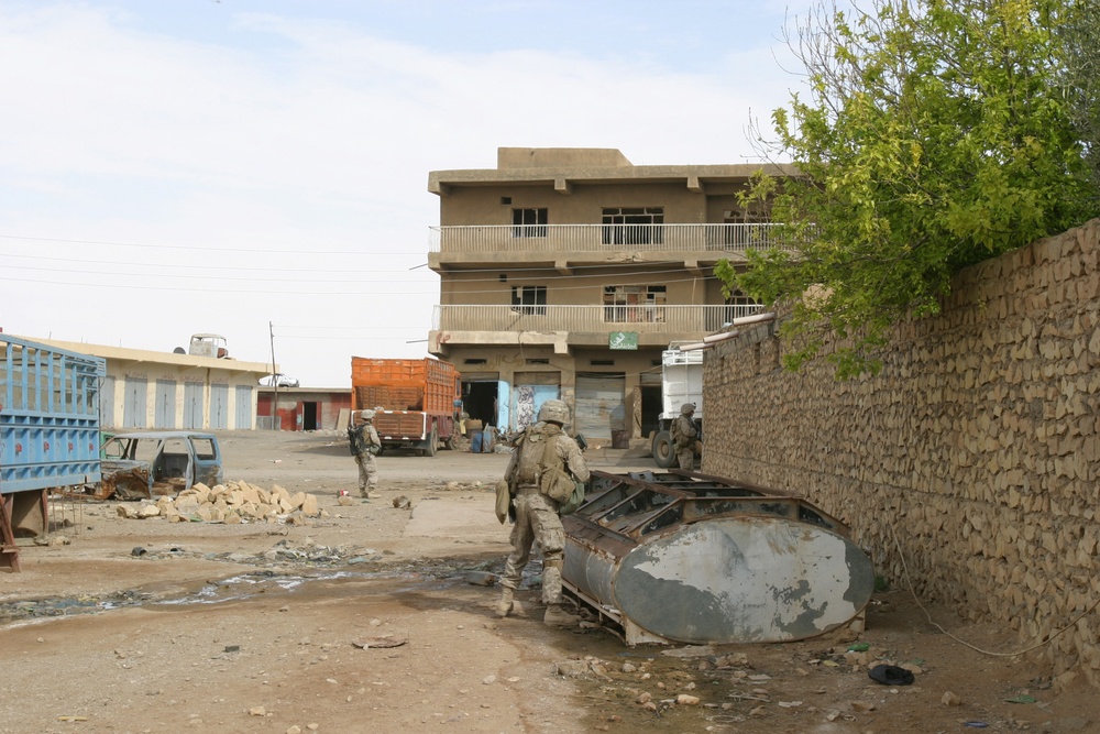 Marines Patrol Ar Rutbah