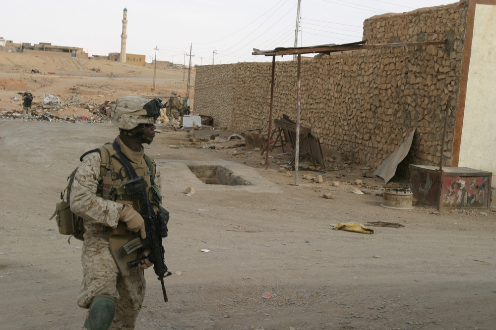 Marines Patrol Ar Rutbah