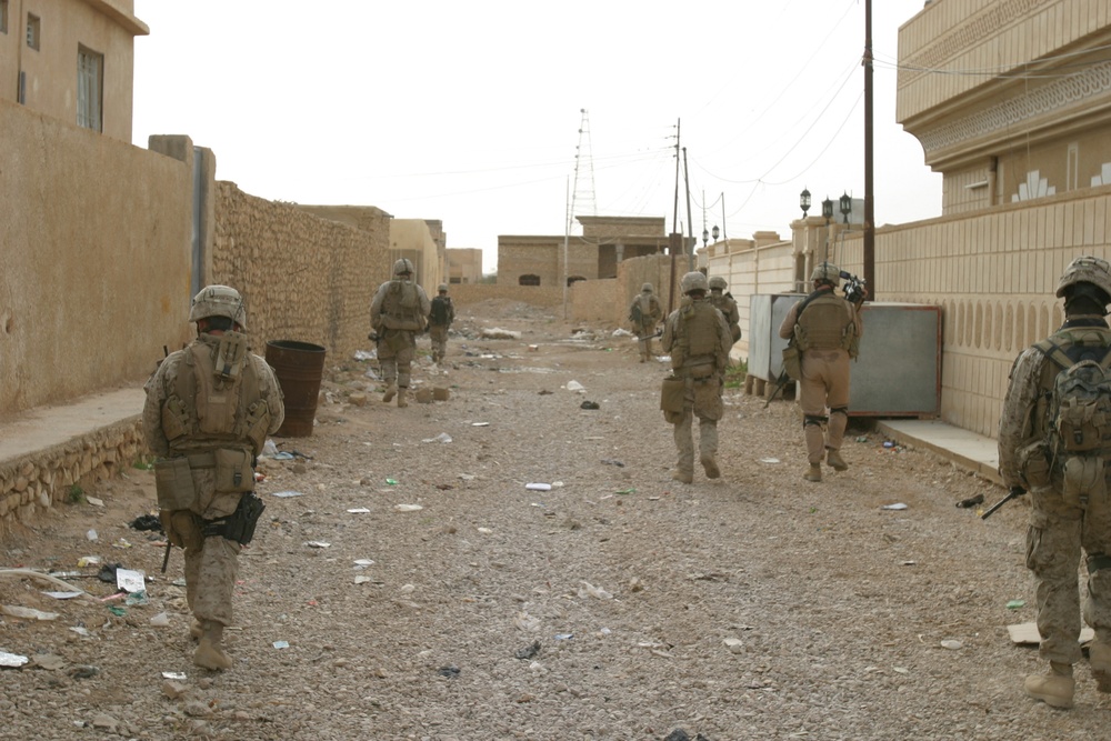 Marines Patrol Ar Rutbah