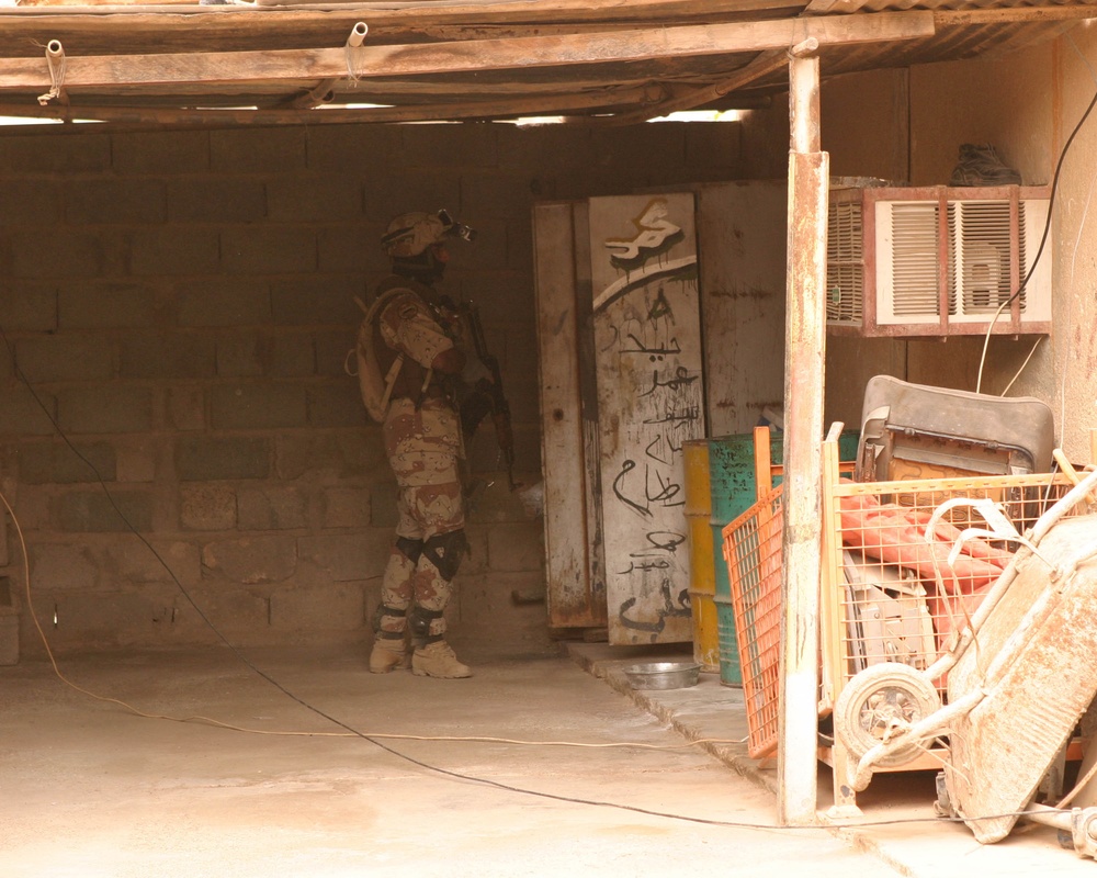 Echo Company 2/5 Marines conduct Presence patrol in Al Hawz