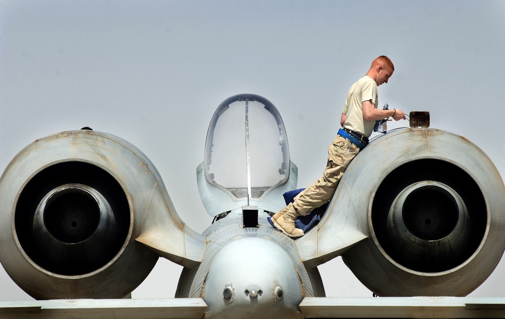 Prepping an A-10 for a sortie