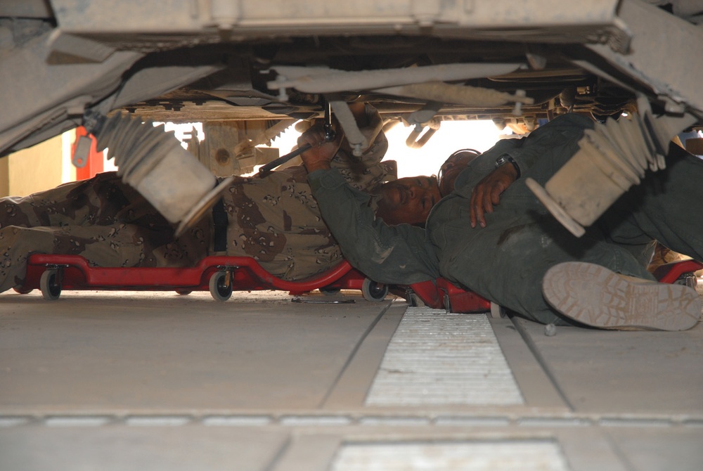 Supply, Maintenance Taught to Iraqi Army Troops