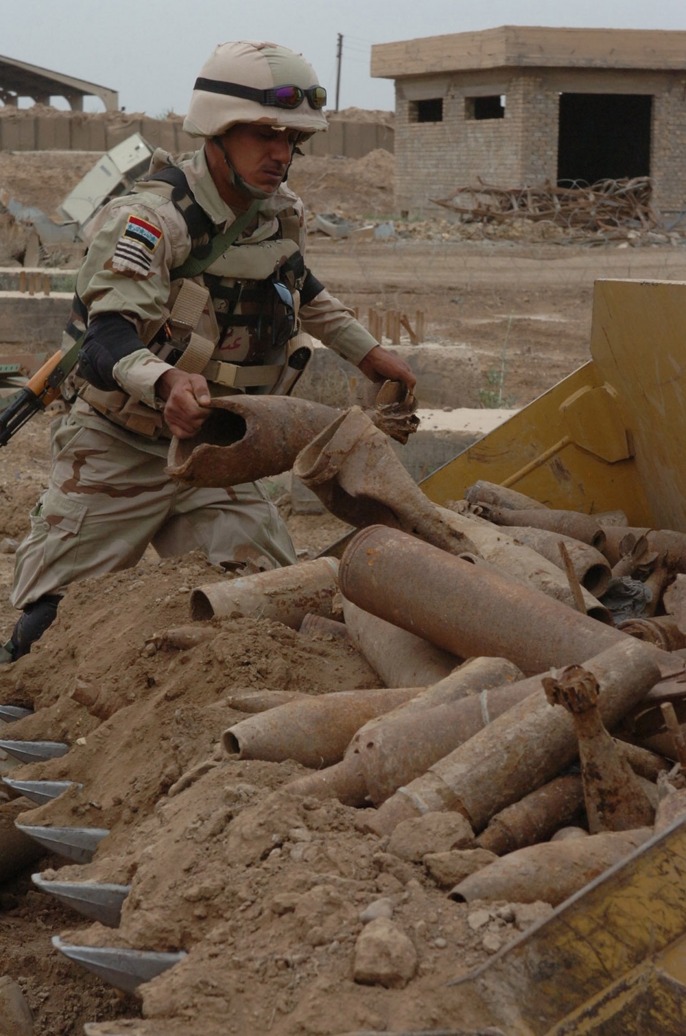 Iraqi Army engineers clear old munitions