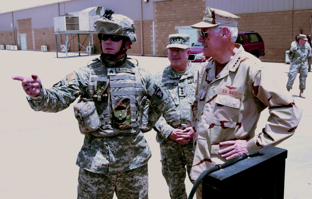 New U.S. Central Command Commander Tours U.S. Army Central Facilities in Ku