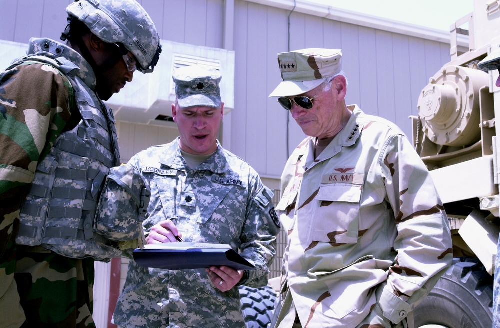 New U.S. Central Command Commander Tours U.S. Army Central Facilities in Ku