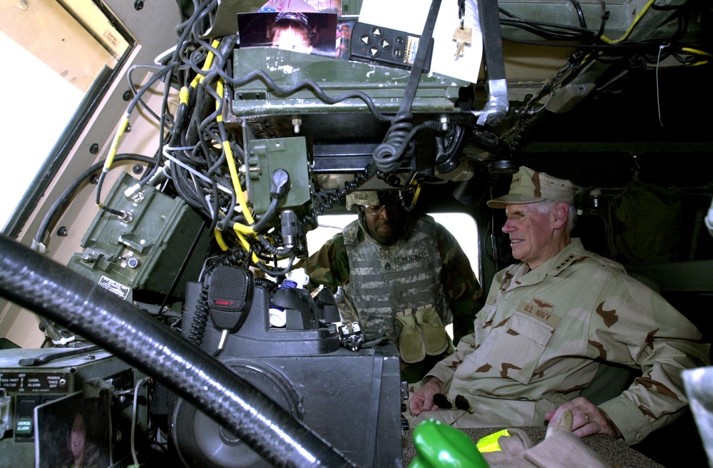 New U.S. Central Command Commander Tours U.S. Army Central Facilities in Ku