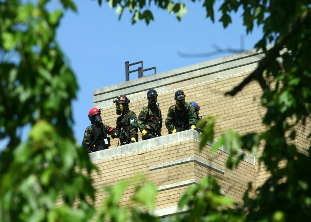 Marines extract casualties from hospital