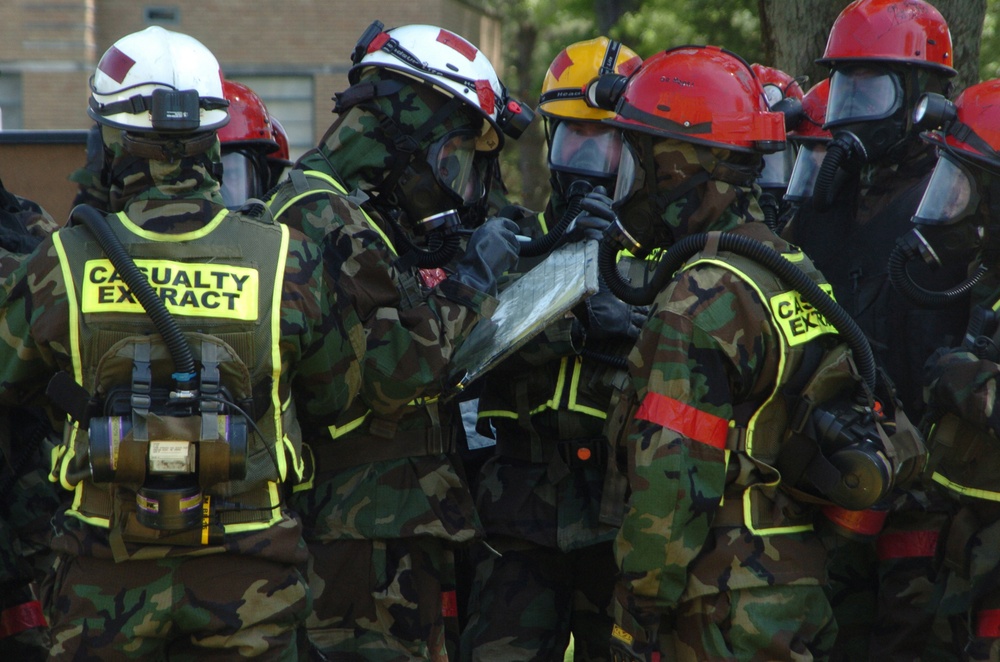 Marines extract casualties from hospital