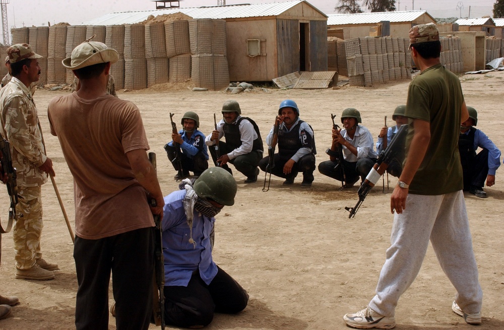 Iraqi police officers train at Camp Hero