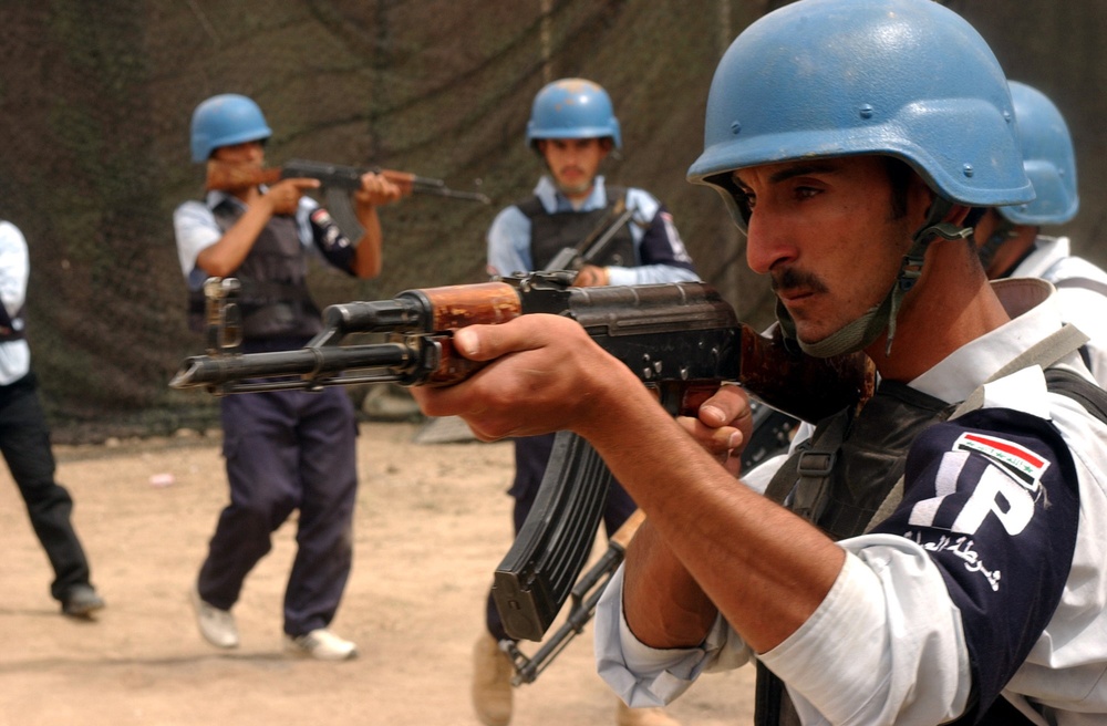 Iraqi police officers train at Camp Hero
