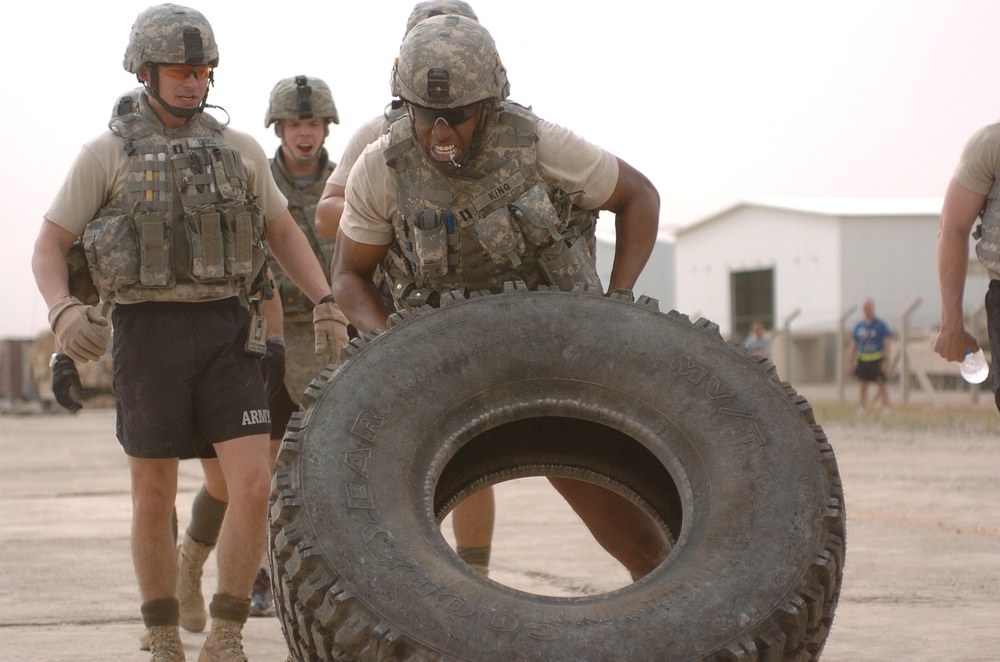 Paratroopers take part in combat athlete competition
