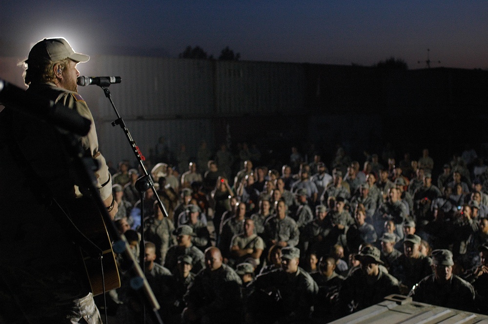 Toby Keith 'pulls for team U.S.A.' at FOB Fenty