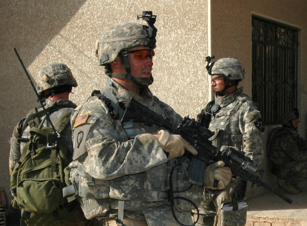 DVIDS - Images - Fort Lewis Soldiers arrive in Diyala [Image 1 of 5]