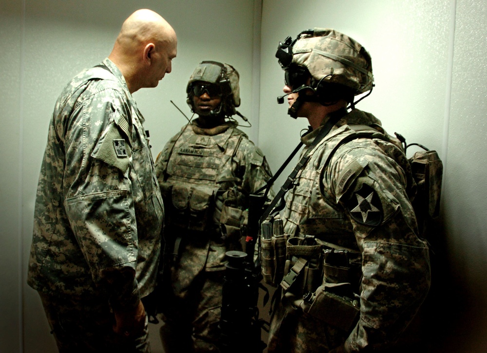 MNC-I commander visits 4-2 SBCT