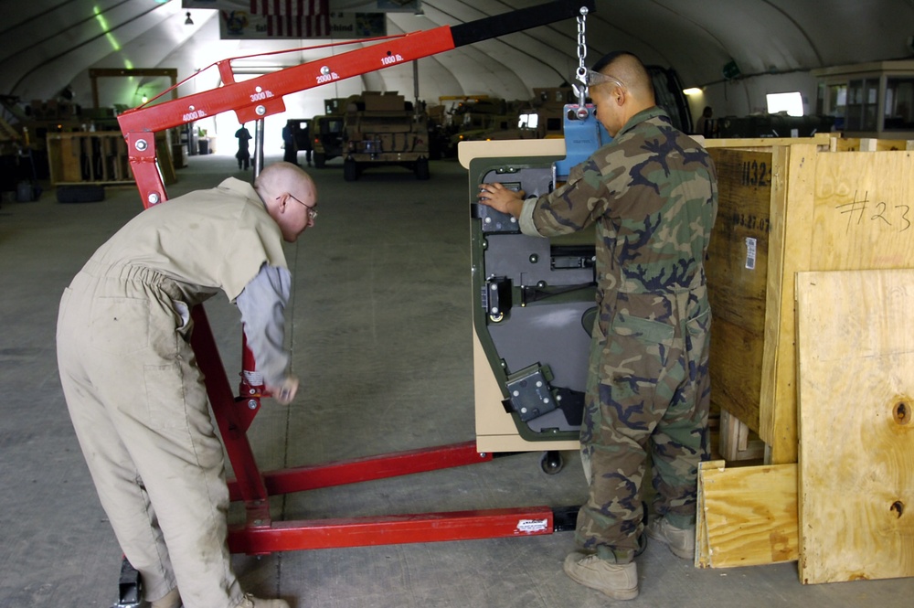 82nd CAB mechanics install Frag- 5 Armor Field kits