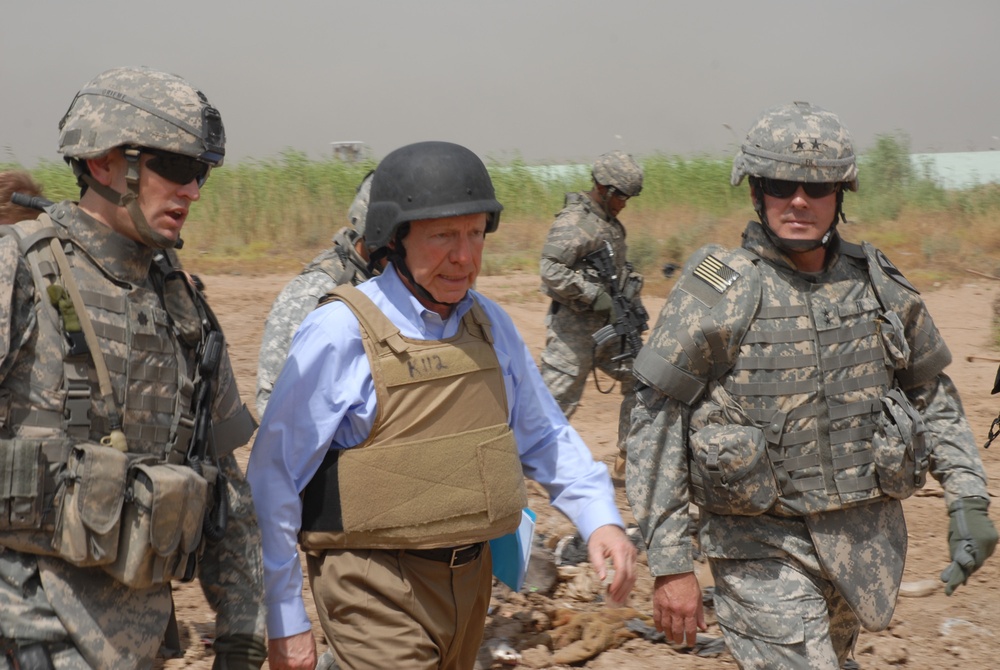Senator from Connecticut pays visit to Iraq