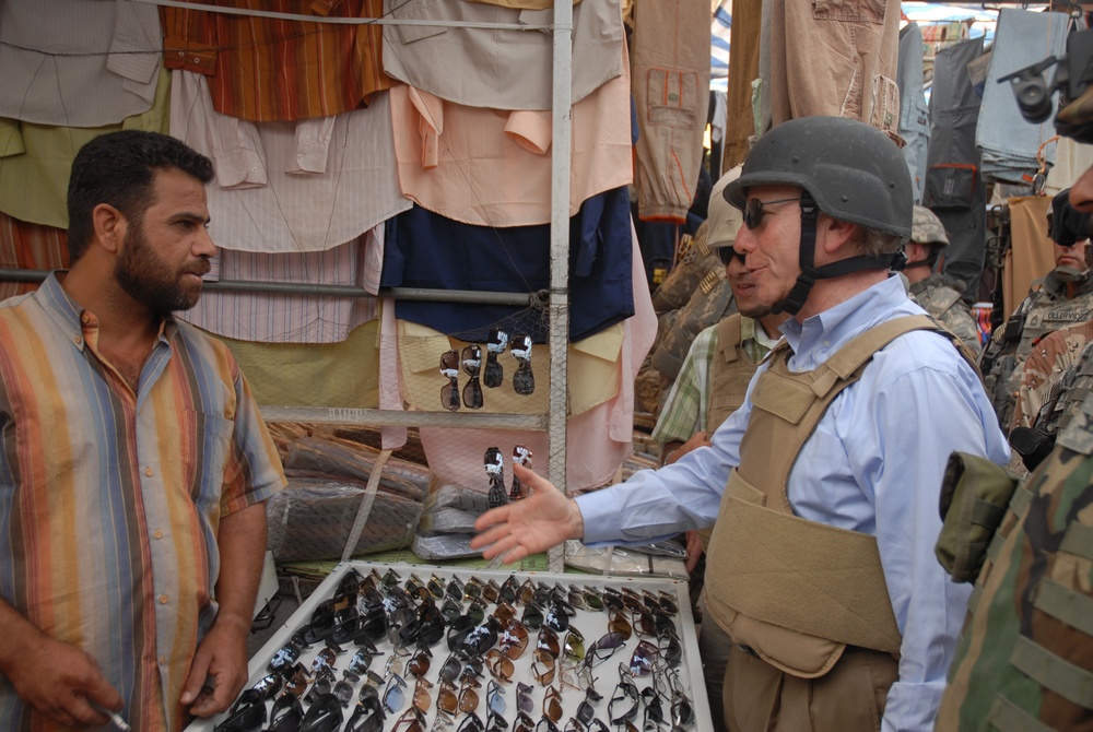 Senator from Connecticut pays visit to Iraq